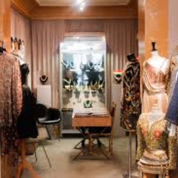 Meet your Posher - Picture 2 of 7